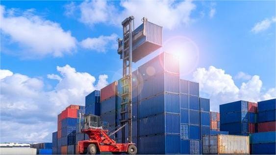 Comparison of shipping methods for China to Italy routes