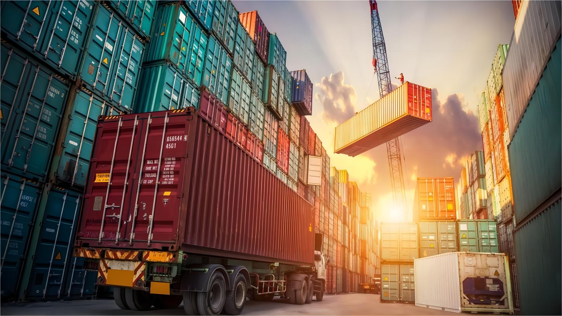 Comparison chart showing transit times for air sea and rail freight